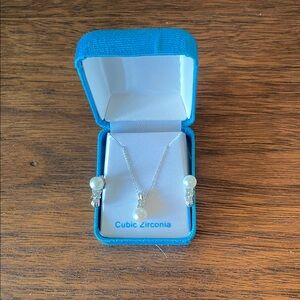 ⭐️NEW Elegant Silver Pearl Necklace and Earring Set